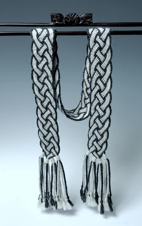 http://www.lindahendrickson.com/ply-split-scarf-4-strand-braid.jpg